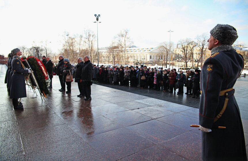 Москвичи почтили память жертв блокады Ленинграда 10 фото