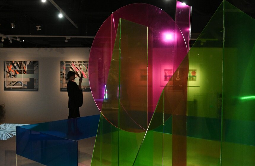 В "Зарядье" открылась выставка "Выпуск 22" 24 фото