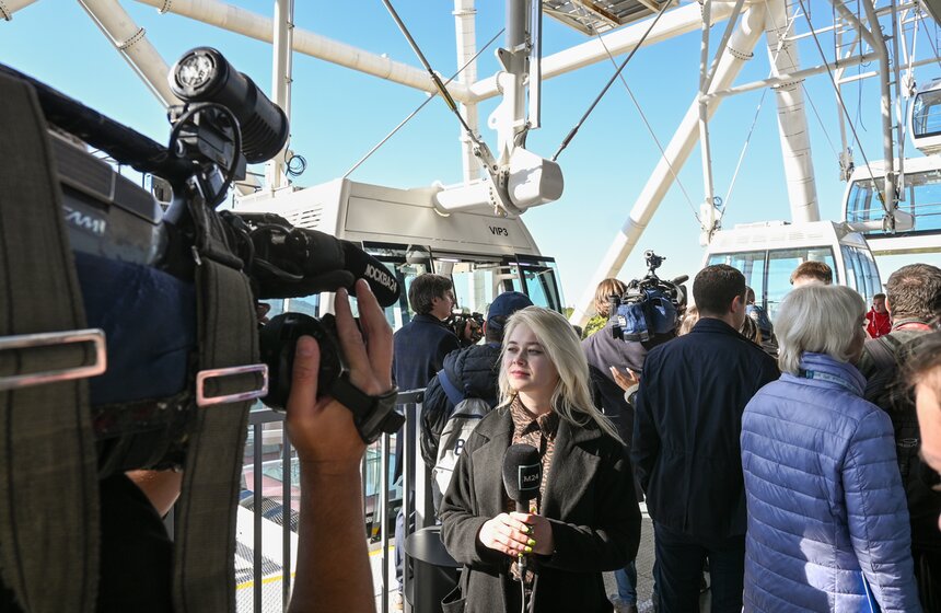 Колесо обозрения "Солнце Москвы" запустили на ВДНХ 7 фото