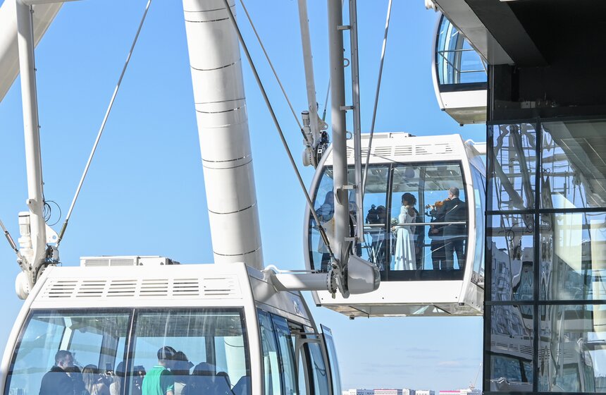 Колесо обозрения "Солнце Москвы" запустили на ВДНХ 8 фото