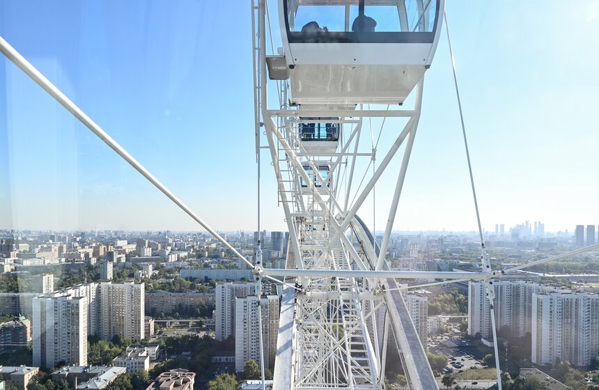 Колесо обозрения "Солнце Москвы" запустили на ВДНХ 13 фото