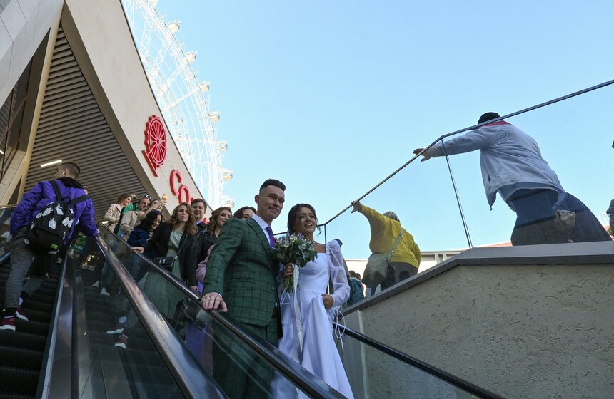 Колесо обозрения "Солнце Москвы" запустили на ВДНХ 24 фото