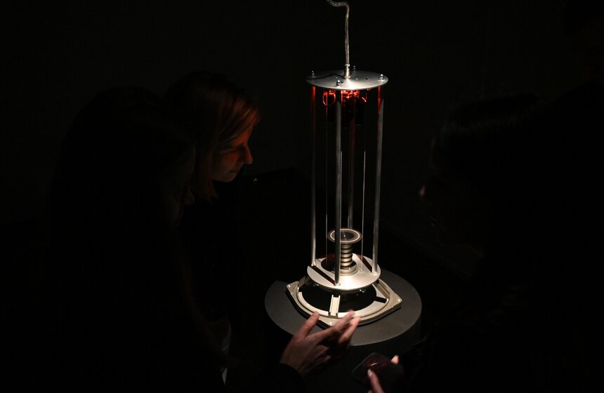 В Москве открыли выставку Сергея Филатова "Я слышу тебя" 16 фото