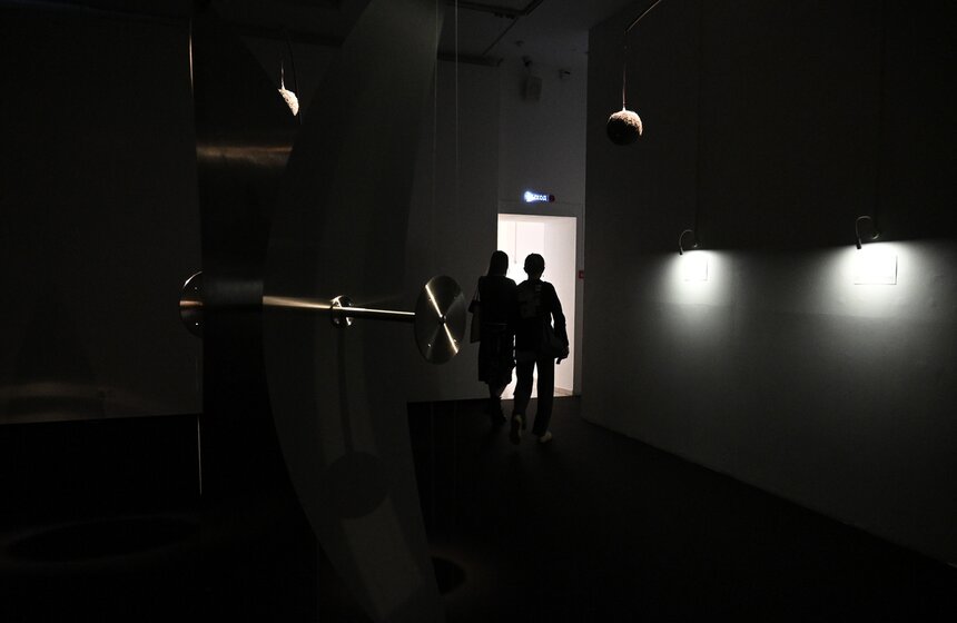 В Москве открыли выставку Сергея Филатова "Я слышу тебя" 15 фото