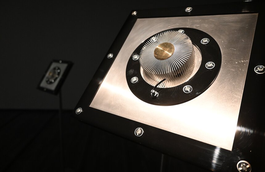 В Москве открыли выставку Сергея Филатова "Я слышу тебя" 3 фото