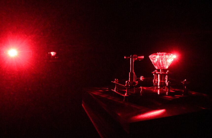 В Москве открыли выставку Сергея Филатова "Я слышу тебя" 4 фото