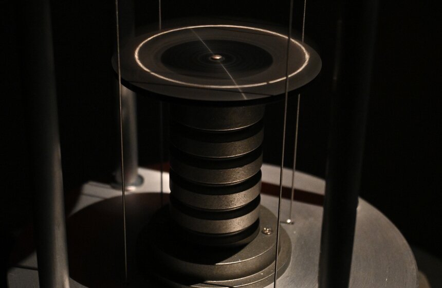 В Москве открыли выставку Сергея Филатова "Я слышу тебя" 17 фото