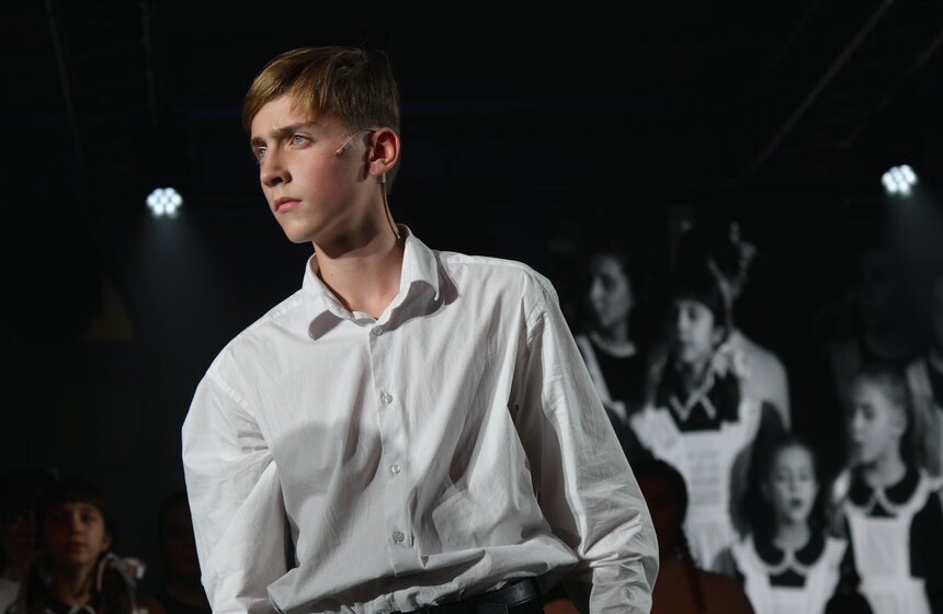 Итоговую постановку проекта "Непокоренные" показали в "Новом Манеже" 9 фото