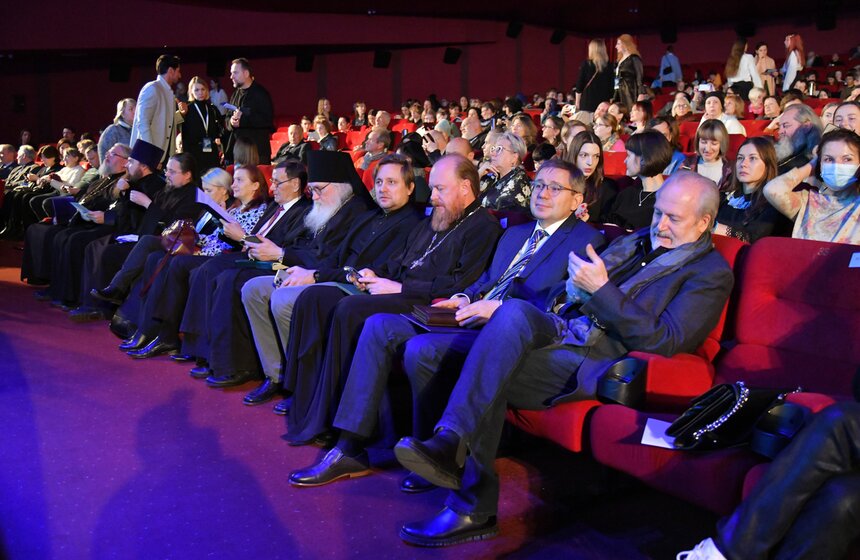 В Москве проходит кинофестиваль "Лучезарный ангел" 15 фото