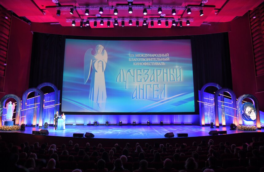 В Москве проходит кинофестиваль "Лучезарный ангел" 6 фото