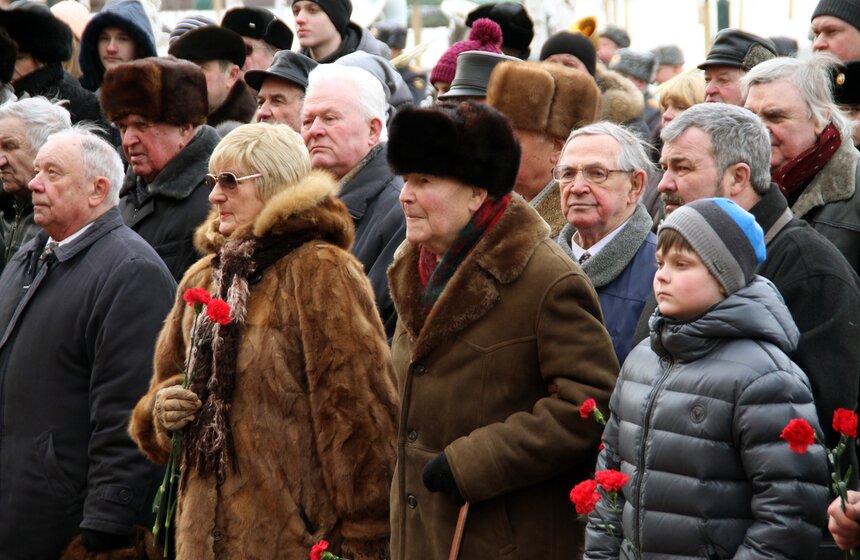 В столице возложили венки и цветы к Могиле неизвестного солдата 8 фото