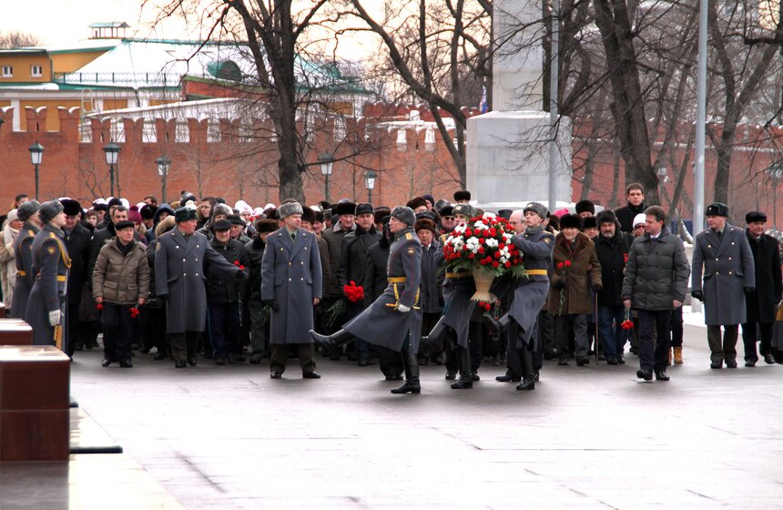 В столице возложили венки и цветы к Могиле неизвестного солдата 3 фото