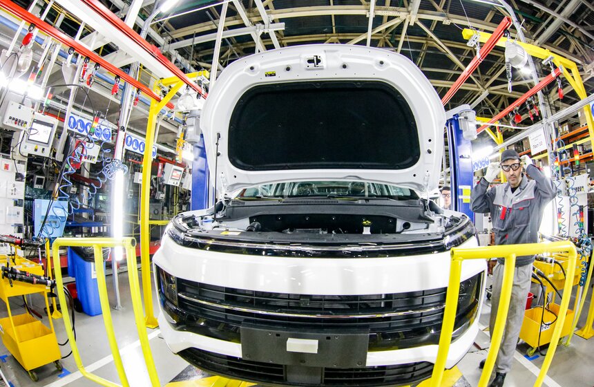 Продажи нового кроссовера "Москвич" начнутся в декабре 2022 года 18 фото