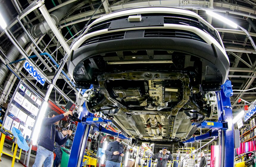 Продажи нового кроссовера "Москвич" начнутся в декабре 2022 года 16 фото