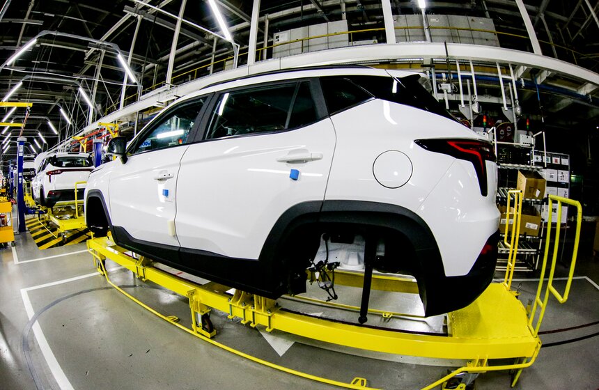 Продажи нового кроссовера "Москвич" начнутся в декабре 2022 года 17 фото