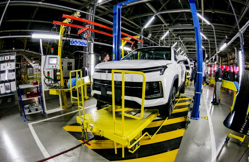 Продажи нового кроссовера "Москвич" начнутся в декабре 2022 года 15 фото