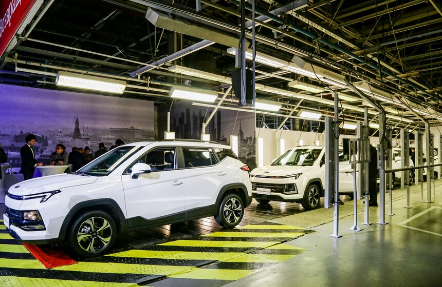 Продажи нового кроссовера "Москвич" начнутся в декабре 2022 года 14 фото