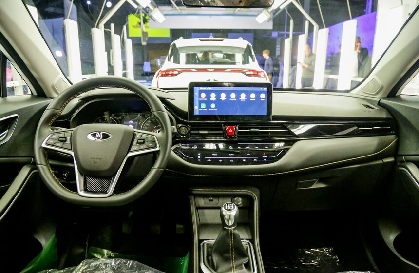 Продажи нового кроссовера "Москвич" начнутся в декабре 2022 года 30 фото