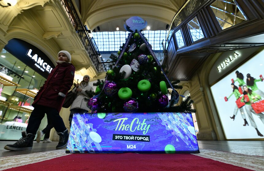 Ежегодная выставка "Новогодние елки" открылась в ГУМе 20 фото