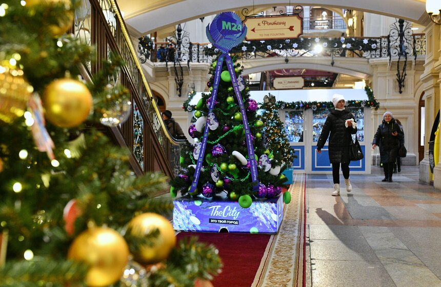 Ежегодная выставка "Новогодние елки" открылась в ГУМе 15 фото