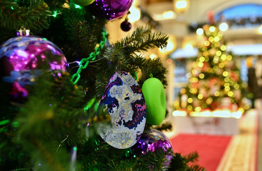 Ежегодная выставка "Новогодние елки" открылась в ГУМе 14 фото