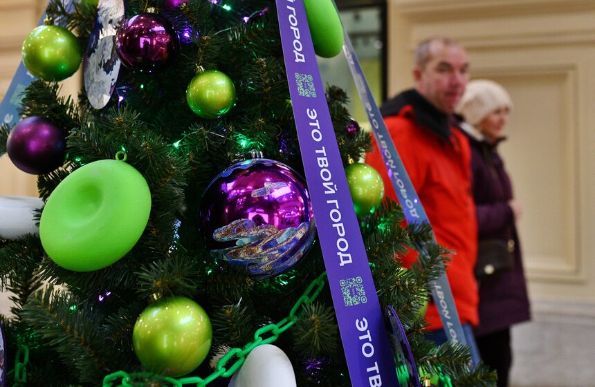 Ежегодная выставка "Новогодние елки" открылась в ГУМе 19 фото