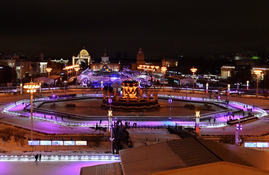 На ВДНХ открылся самый большой каток в столице 17 фото