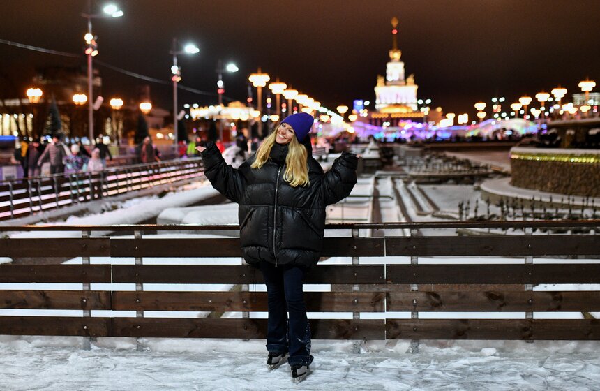 На ВДНХ открылся самый большой каток в столице 20 фото