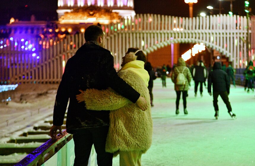 На ВДНХ открылся самый большой каток в столице 18 фото