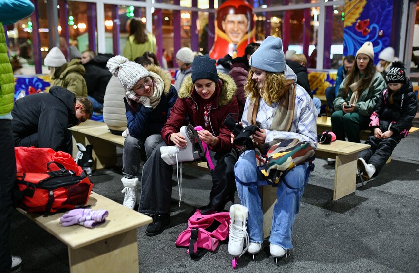 На ВДНХ открылся самый большой каток в столице 23 фото