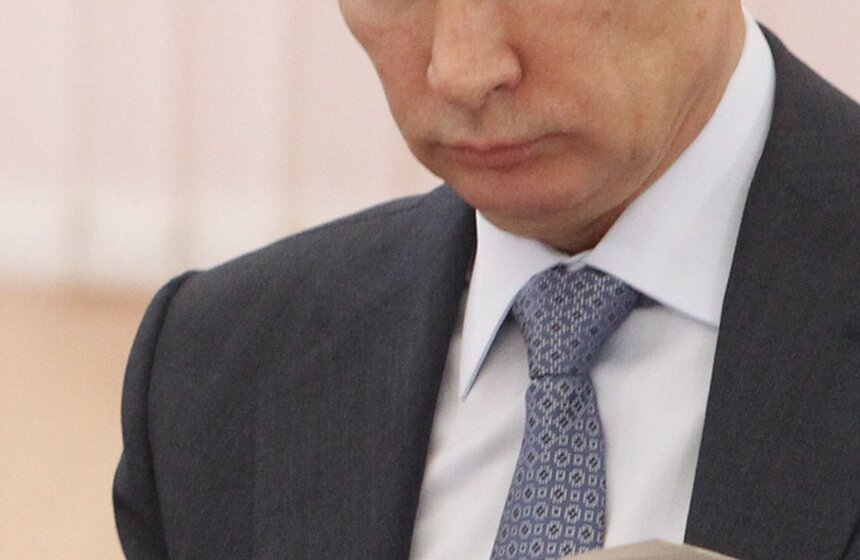 Владимир Путин осмотрел отреставрированный театр драмы в Пскове 14 фото