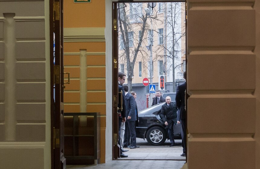 Владимир Путин осмотрел отреставрированный театр драмы в Пскове 3 фото