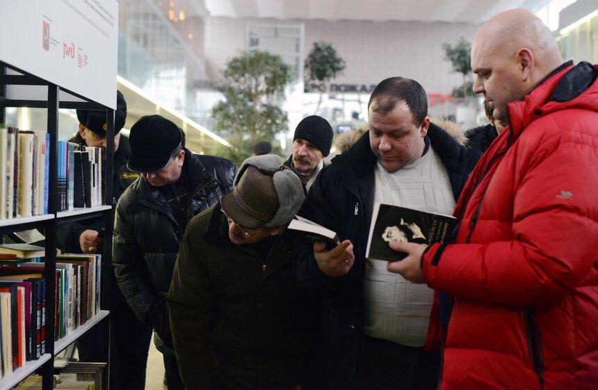 На Ленинградском вокзале презентовали проект "Книги в дорогу" 9 фото