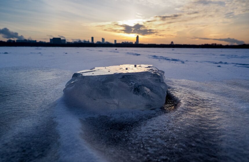 В Москве ввели усиленное патрулирование рек и водоемов из-за хрупкого льда 22 фото