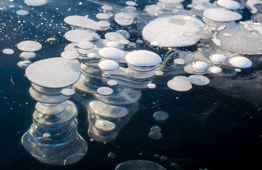 В Москве ввели усиленное патрулирование рек и водоемов из-за хрупкого льда 27 фото