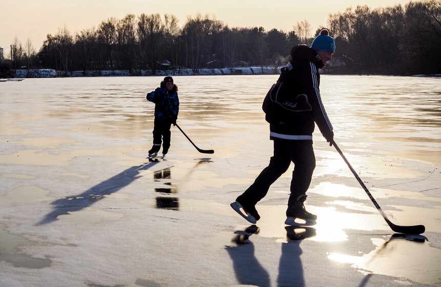 В Москве ввели усиленное патрулирование рек и водоемов из-за хрупкого льда 24 фото