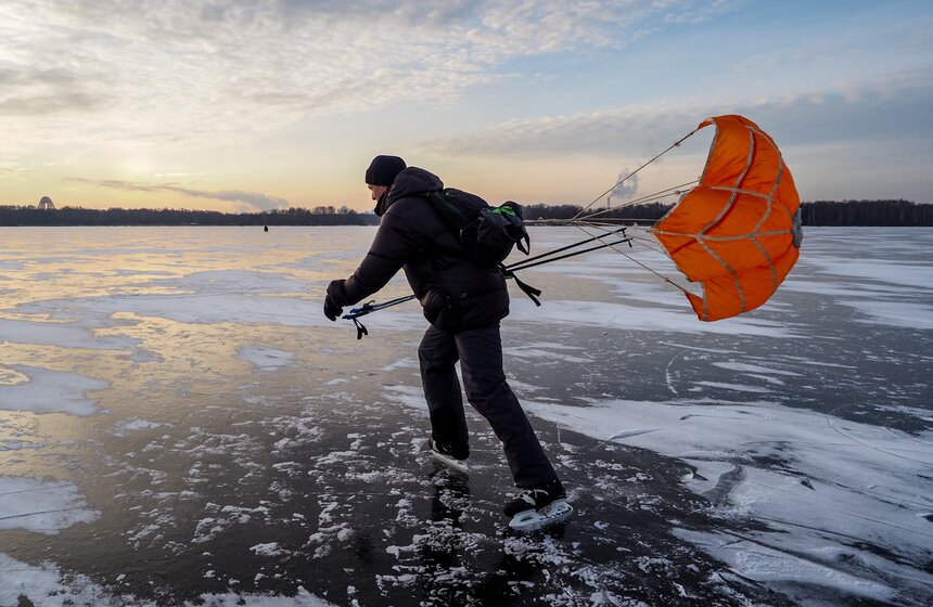В Москве ввели усиленное патрулирование рек и водоемов из-за хрупкого льда 5 фото