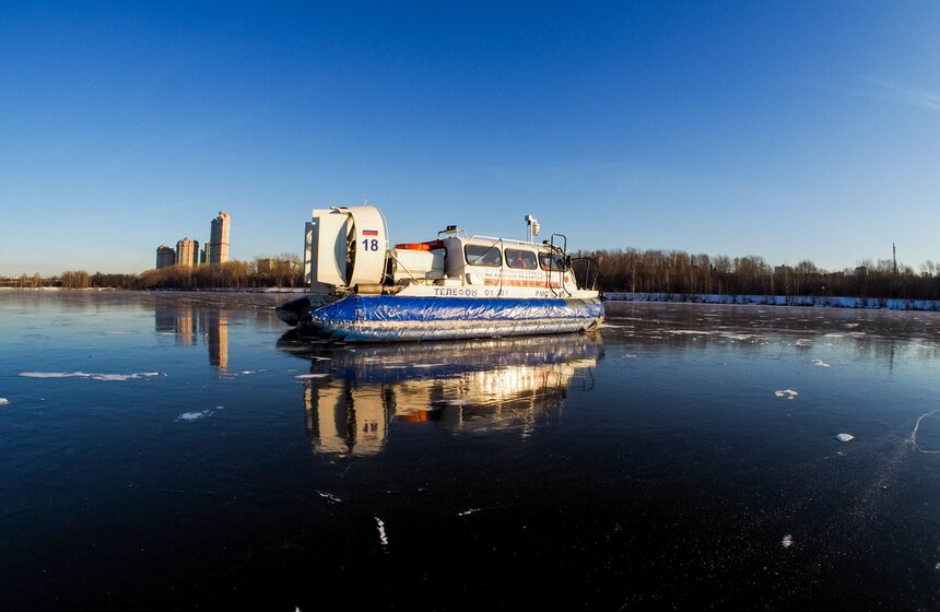 В Москве ввели усиленное патрулирование рек и водоемов из-за хрупкого льда 26 фото