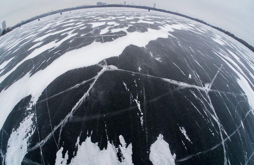 В Москве ввели усиленное патрулирование рек и водоемов из-за хрупкого льда 1 фото
