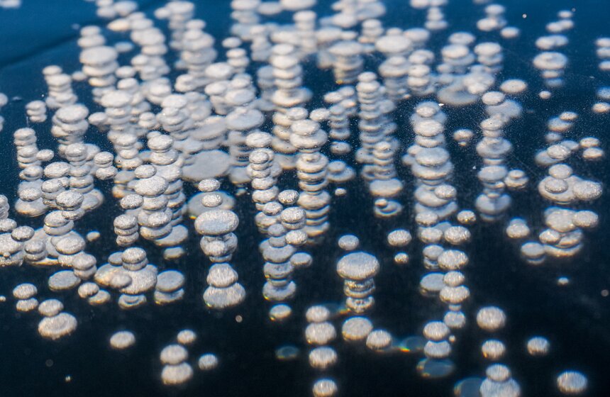 В Москве ввели усиленное патрулирование рек и водоемов из-за хрупкого льда 10 фото