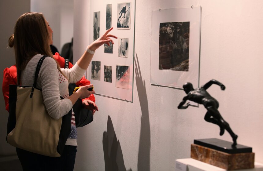 В галерее "Проун" открылась выставка "Спорткульт" 11 фото