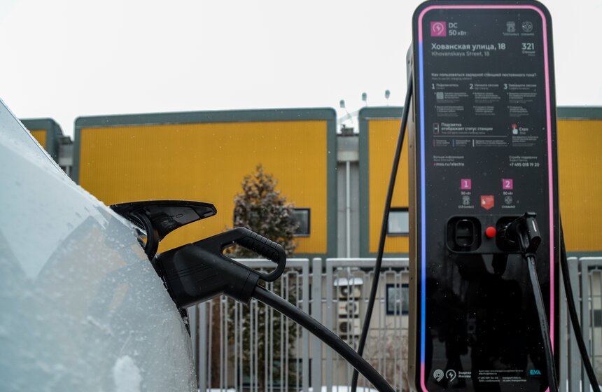 На ВДНХ установили пять общедоступных зарядных станций для электротранспорта 17 фото
