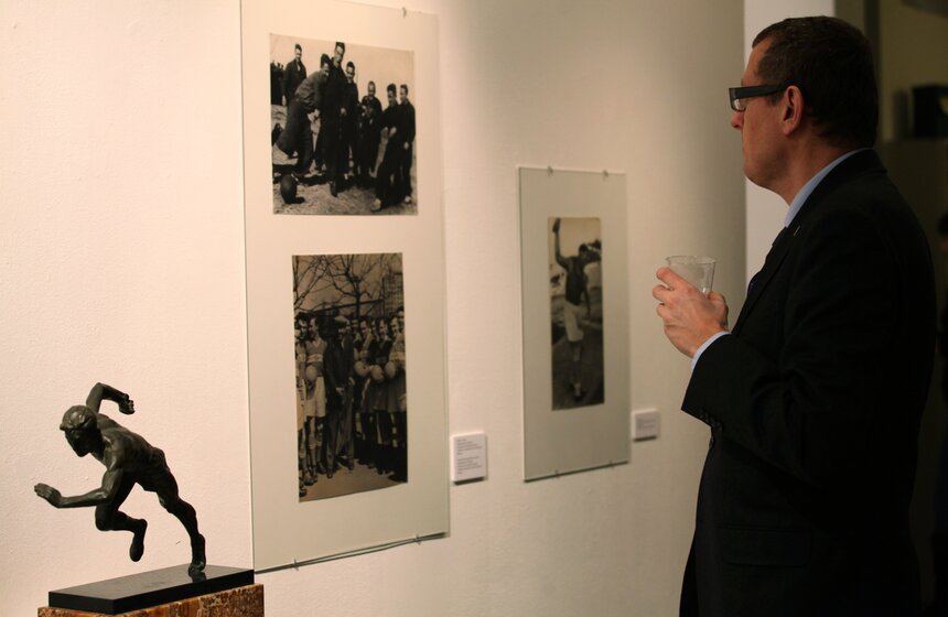 В галерее "Проун" открылась выставка "Спорткульт" 8 фото