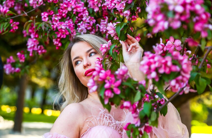 В московских парках расцвели яблони 12 фото