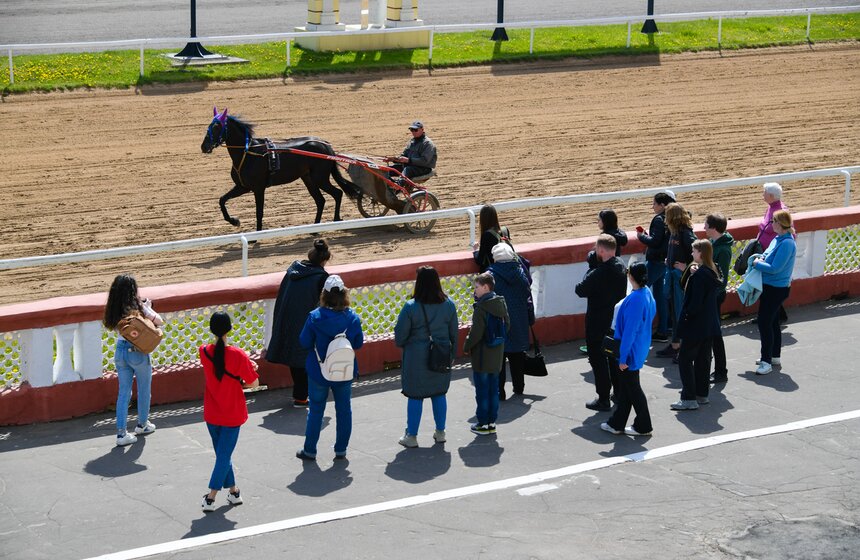 Центральный Московский ипподром провел акцию "День без турникетов" 5 фото