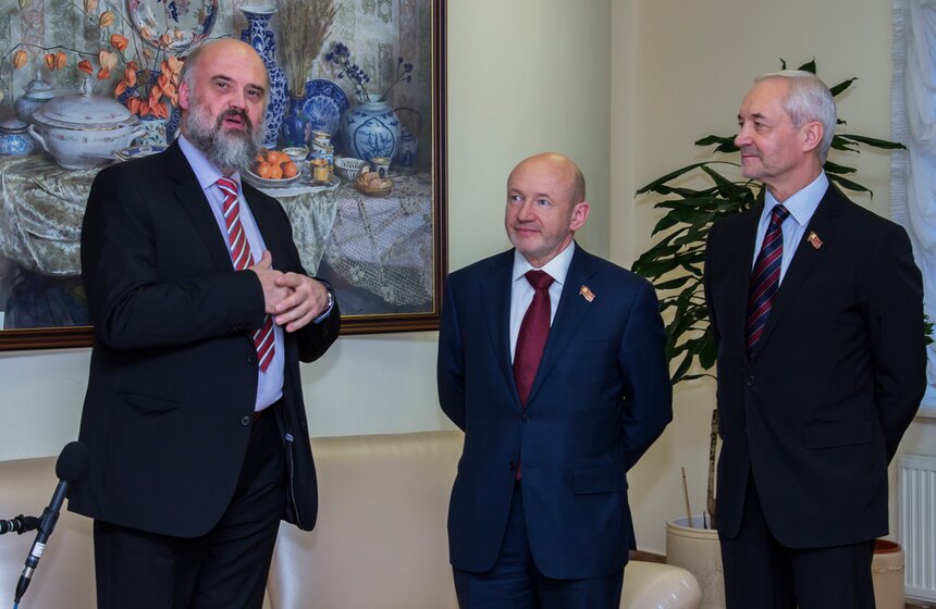 В Мосгордуме открылась выставка акварелей Сергея Андрияки 7 фото