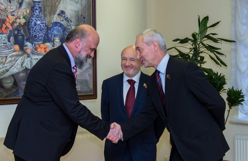 В Мосгордуме открылась выставка акварелей Сергея Андрияки 6 фото