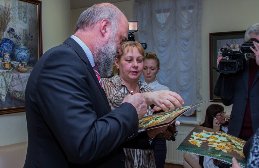 В Мосгордуме открылась выставка акварелей Сергея Андрияки 9 фото