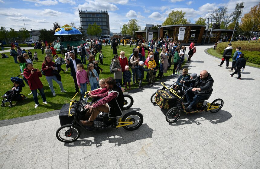 В Москве прошел парад электротранспорта будущего 16 фото