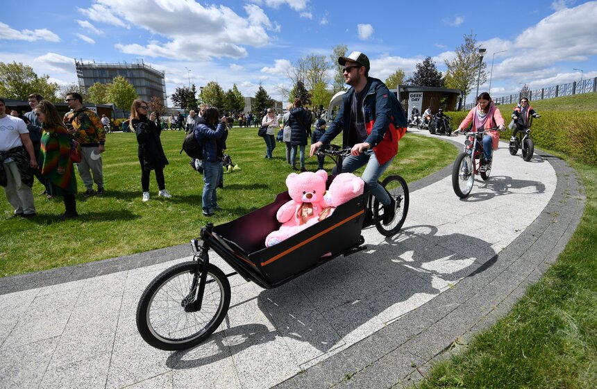В Москве прошел парад электротранспорта будущего 19 фото